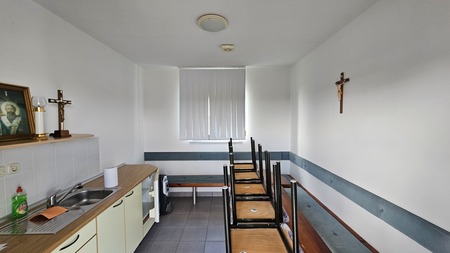 Kamovci - barvanje notranjosti vežice